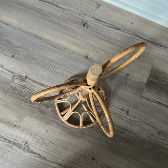 Vintage Rattan free standing towel holder - Picture 2 of 4